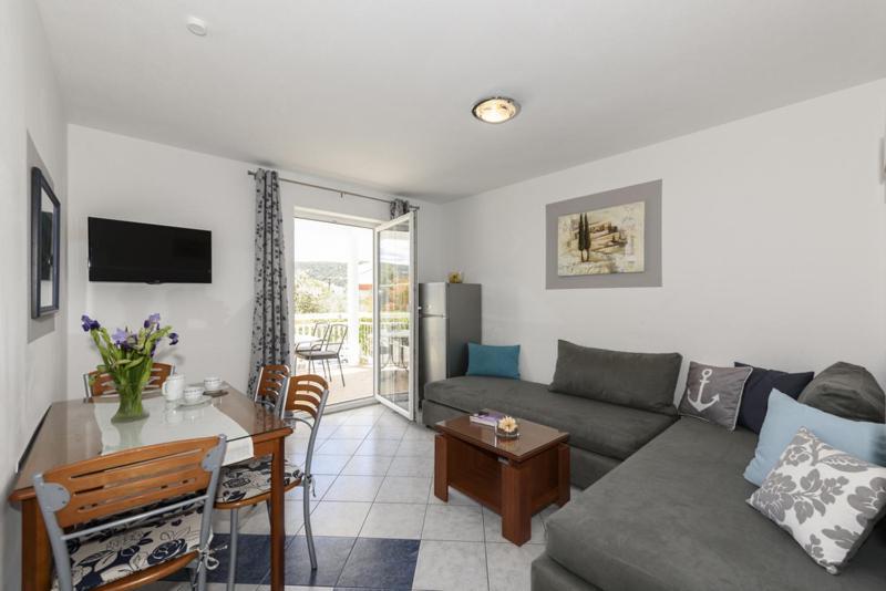 Apartments Luka - Trogir, Marina 150M From The Beach Exterior photo