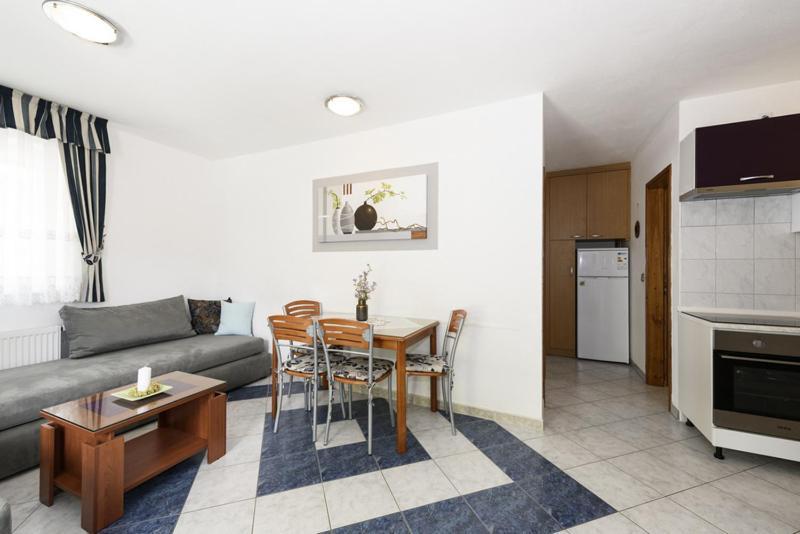 Apartments Luka - Trogir, Marina 150M From The Beach Exterior photo