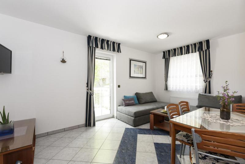 Apartments Luka - Trogir, Marina 150M From The Beach Exterior photo